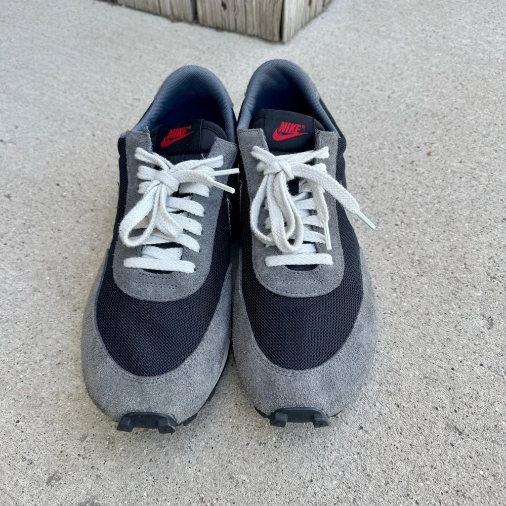 Nike Waffle running shoes Men's Black and Gray Sneakers size 10.5 10 1/2 - Picture 3 of 9